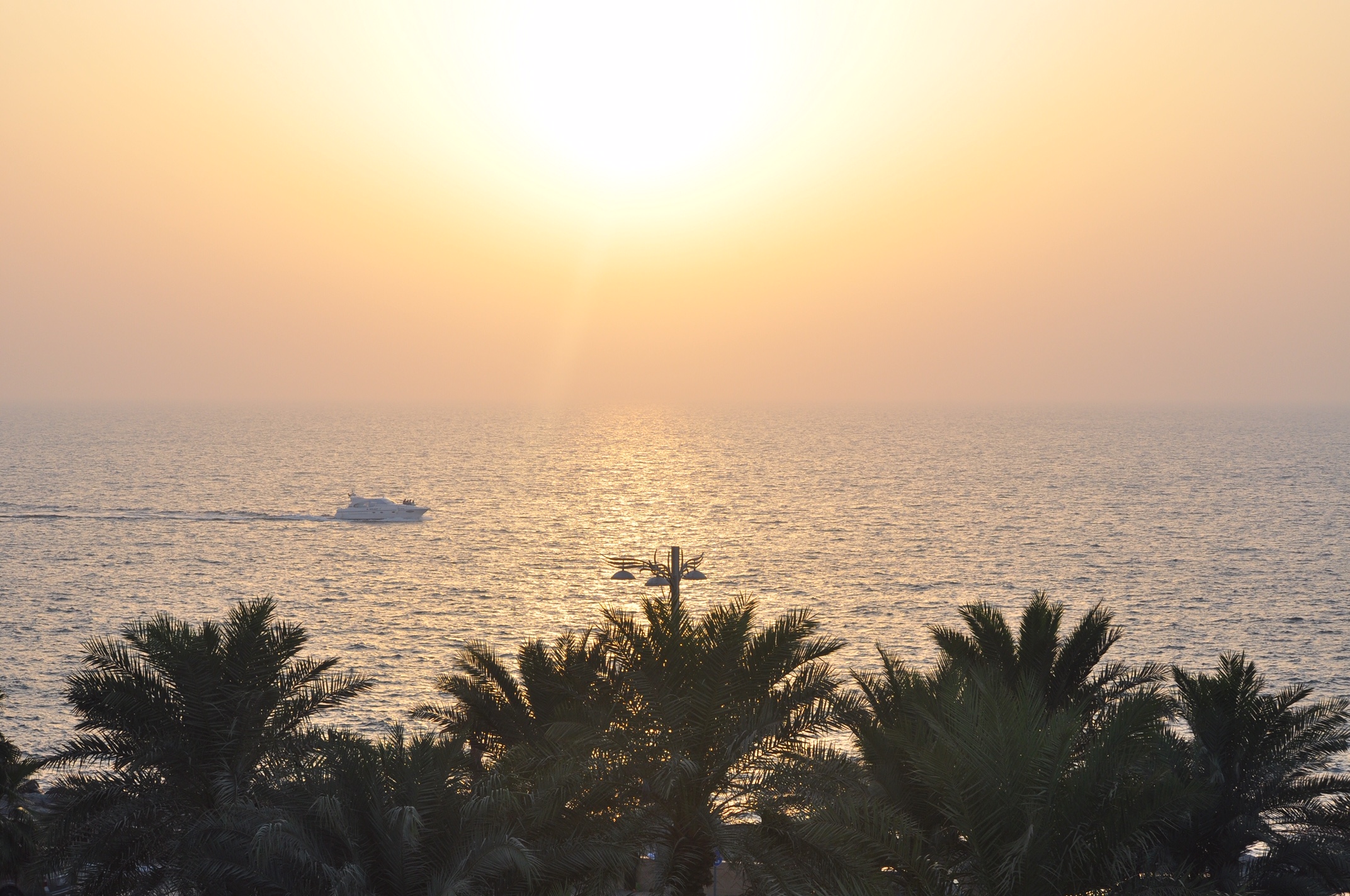 What a beautiful scenery this sunset in Palm Jumeirah, Dubai